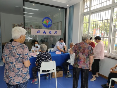 蘭莊社區(qū)舉辦"健康有約 醫(yī)藥咨詢" 活動(dòng)